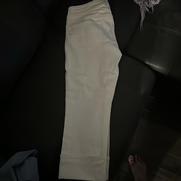 American eagle size 6 white Capri like new - Picture 2 of 3